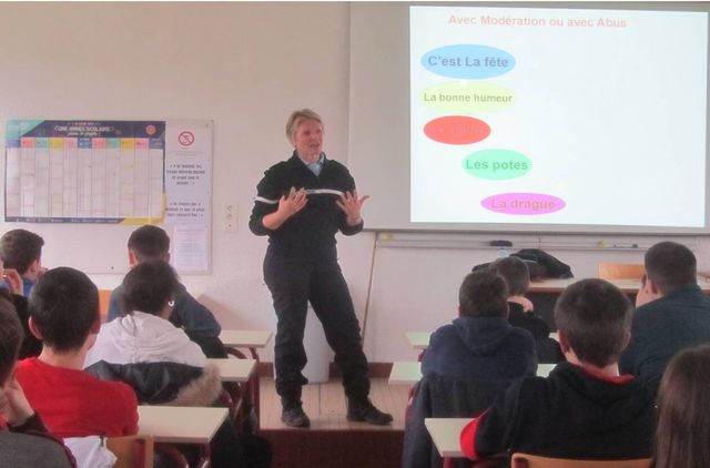 Les collégiens découvrent les lois avec les gendarmes